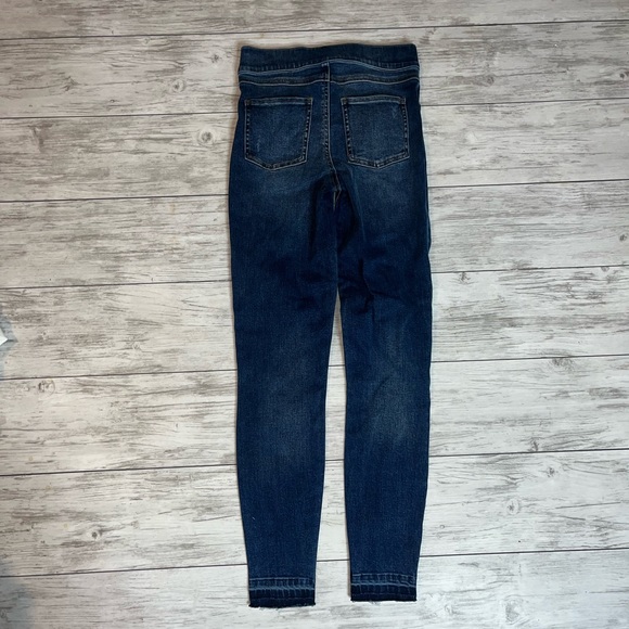 Spanx Distressed Skinny Jeans Medium Wash Size Small NWT - Picture 2 of 5